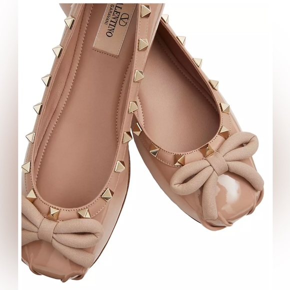 Valentino Garavani Shoes - 🔥SOLD🔥🔥Valentino Rockstud Patent Leather Ballerinas🔥🔥🔥